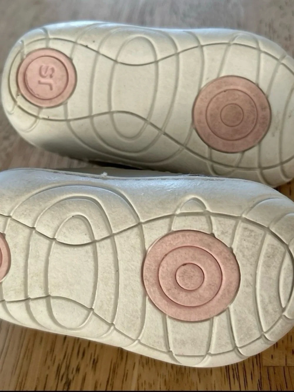 Stride Rite 360 SR TAYE 2.0 Natalia Infant shoe Sz. 4M, Gently Used.